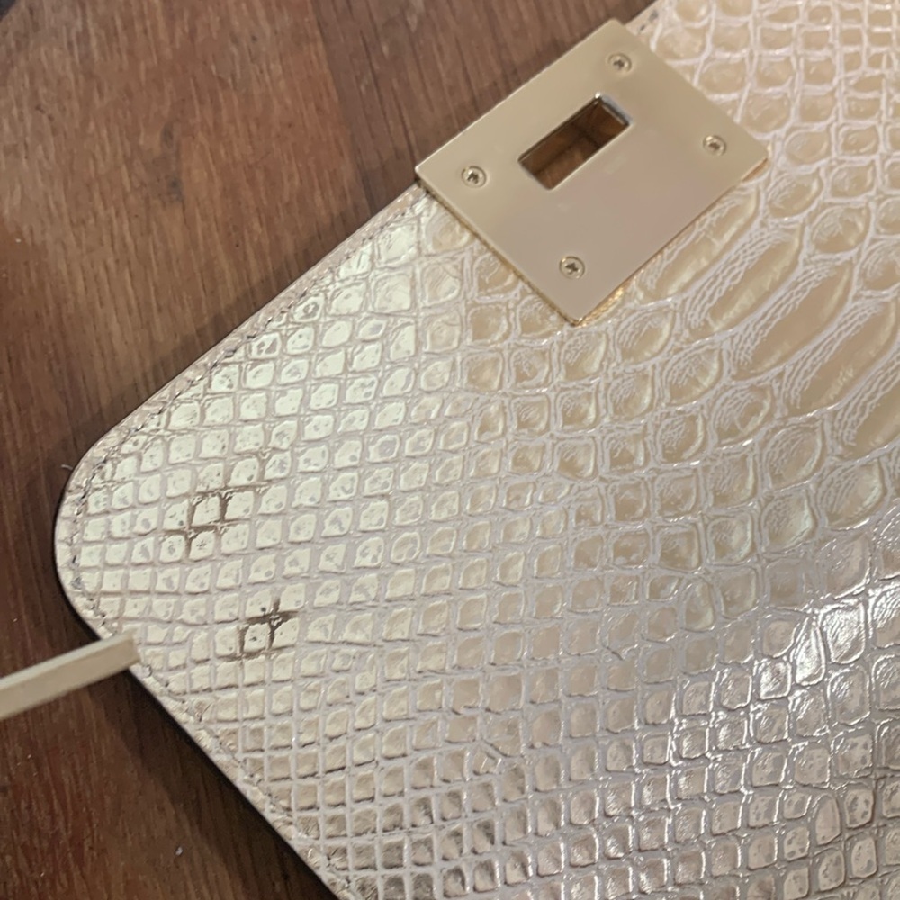 Michael Kors Med Tina Convertible Pale Gold Flap Flip Lock Embossed Leather Bag - Picture 11 of 17